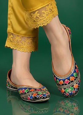 Black Zari Embroidered Juti