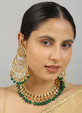 Green Alloy Kundan Necklace