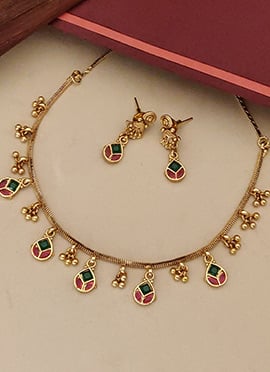 Beautiful Gold Kundan Necklace Set