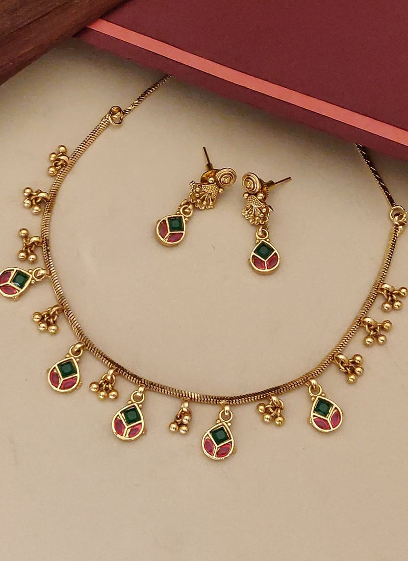 Beautiful Gold Kundan Necklace Set After Six Wear
