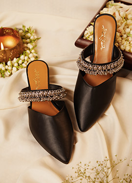 Black Embroidered Ghungroo Hanging Faux Leather Juti