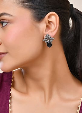Black Kundan Studs