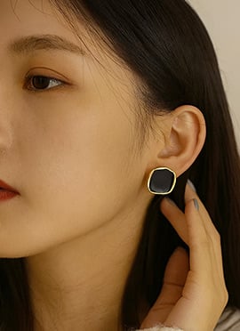 Black Stunning Studs