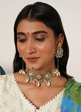 Blue Oxidised Kundan And Beads Shell Choker