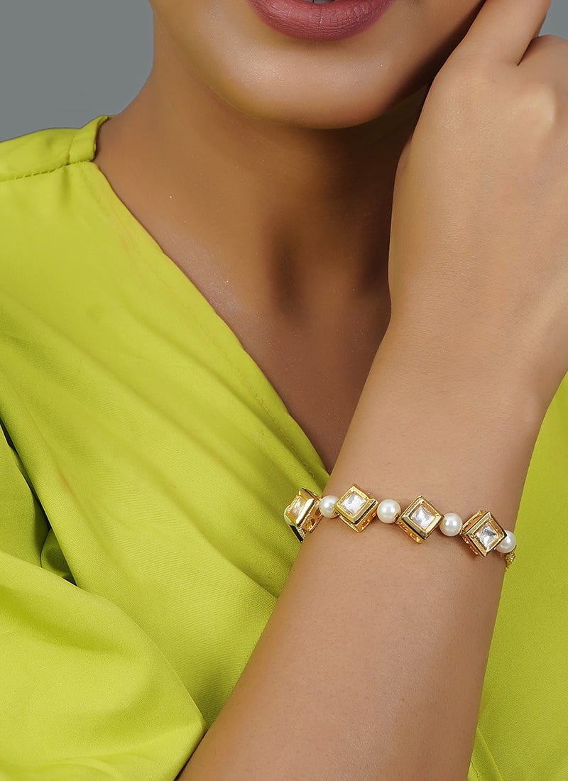 Bracelet In Gold With Kundan And Beads Work