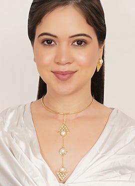 Chic White Pearl Choker