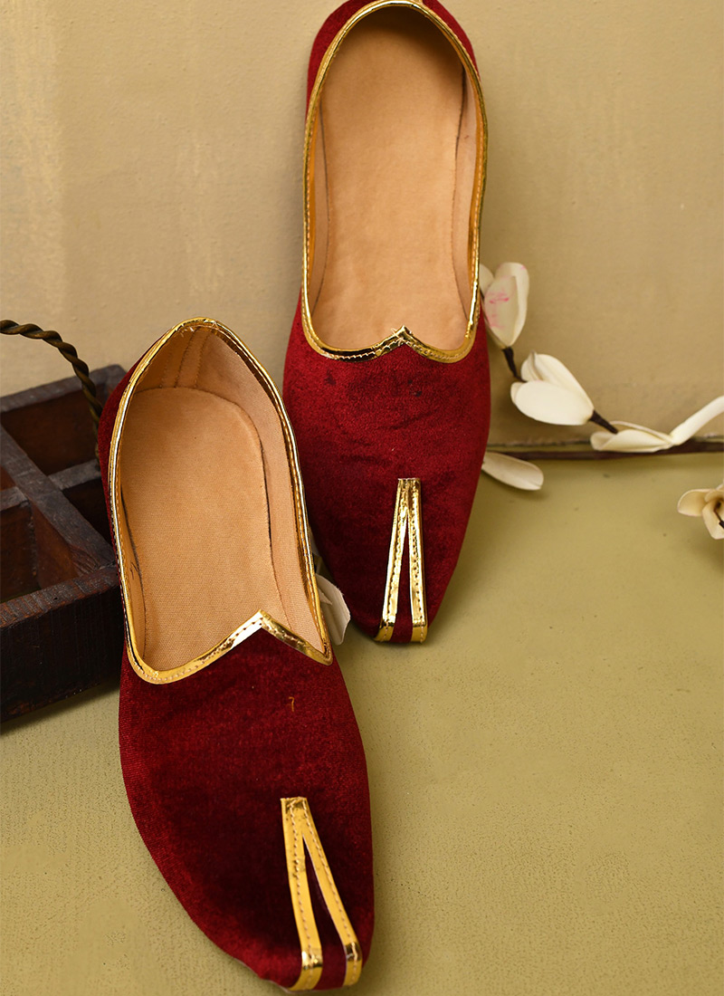 Classic Red Velvet Mojri