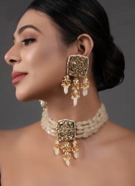 Cream Choker Set With Earrings