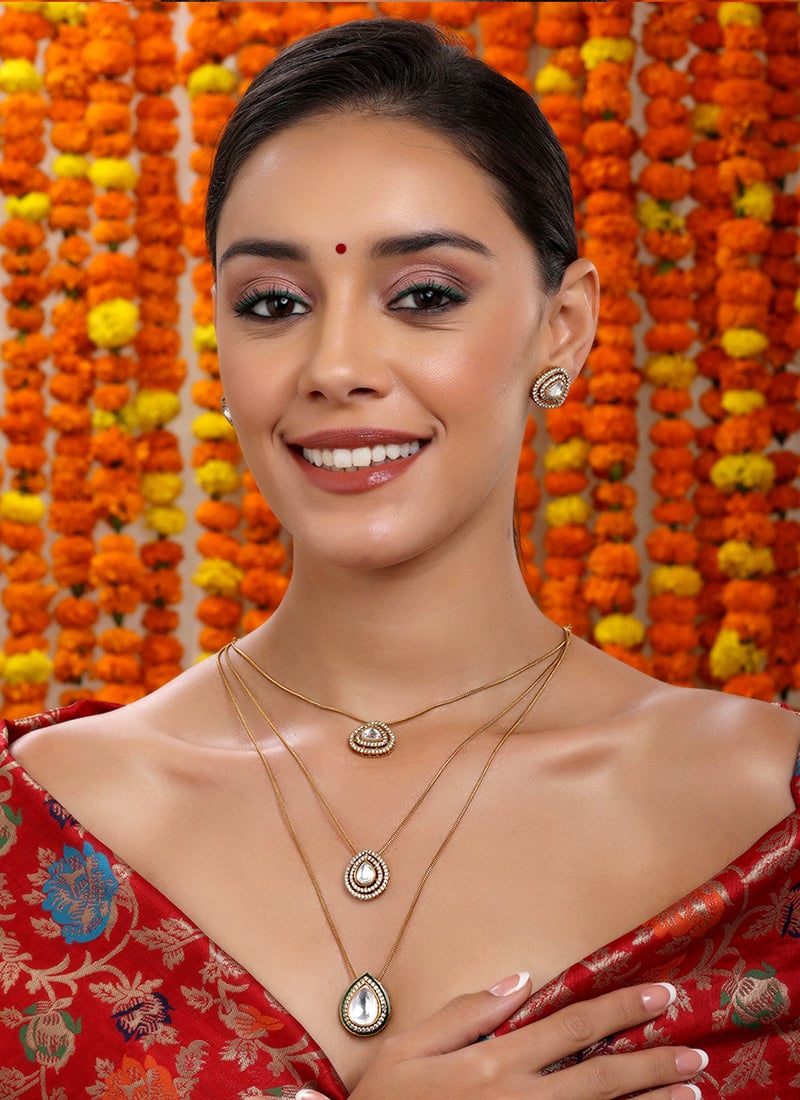 Dazzling Gold Plated Gold Plated Kundan And Stone Work Necklace After Six Wear