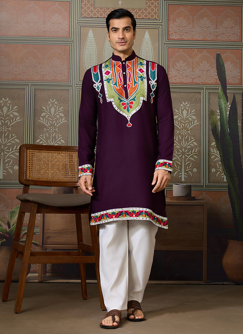 Divine White Viscose Silk Embroidered Sequins Thread Kurta