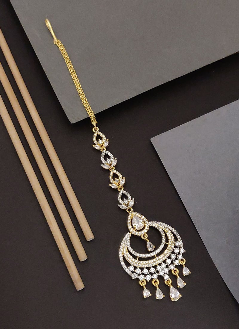 Elegant Gold Kundan Stones Mangtikka Festive Wear