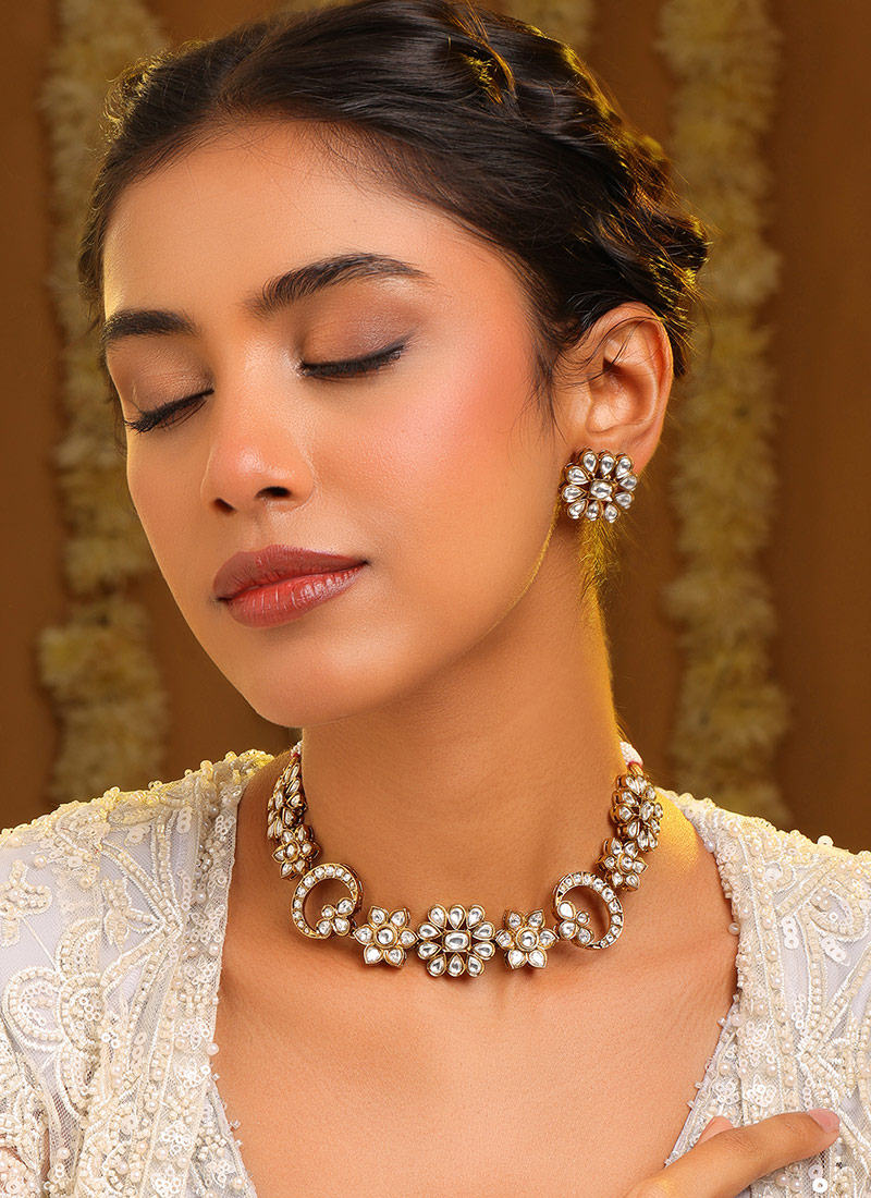 Elegant White Kundan Choker Wedding Wear