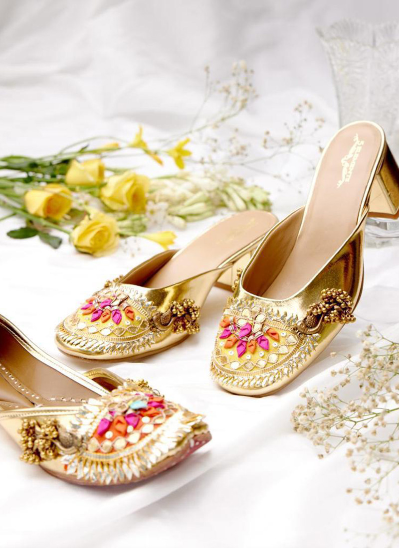 Embroidered Zari Lace Work With Ghungroo Hanging Faux Leather Golden Juti-WFWM5EMH020
