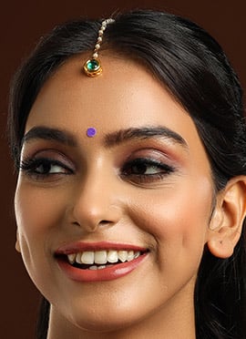 Emerald Green Kundan And Beads Mangtikka