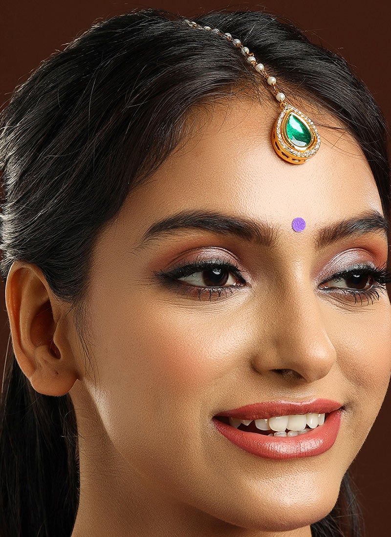Emerald Green Kundan Stone And Beads Mangtikka Festive Wear