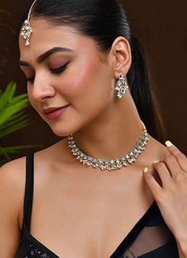 Gold Choker With Kundan Moti Shine