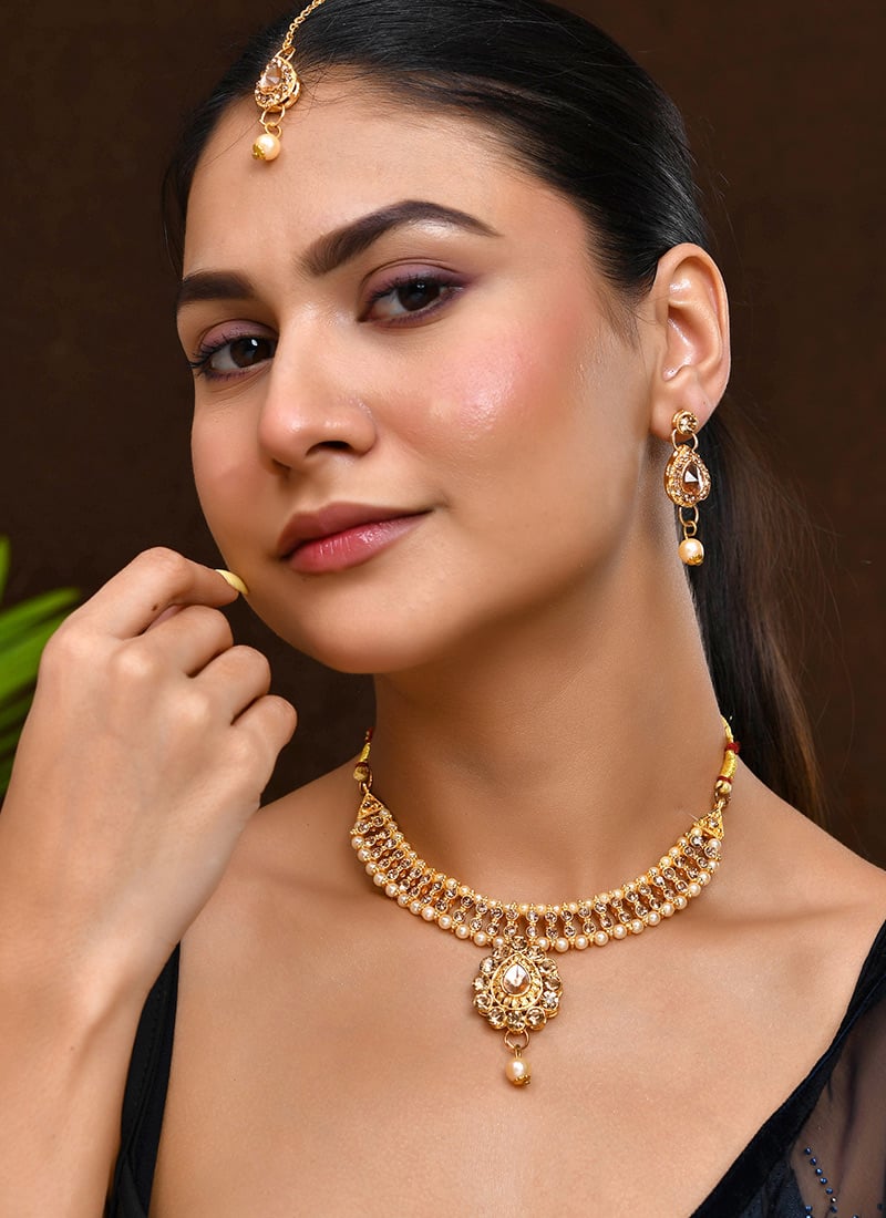 Gold Necklace With Kundan Moti Stones