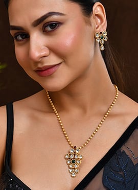 Gold Necklace With Radiant Kundan
