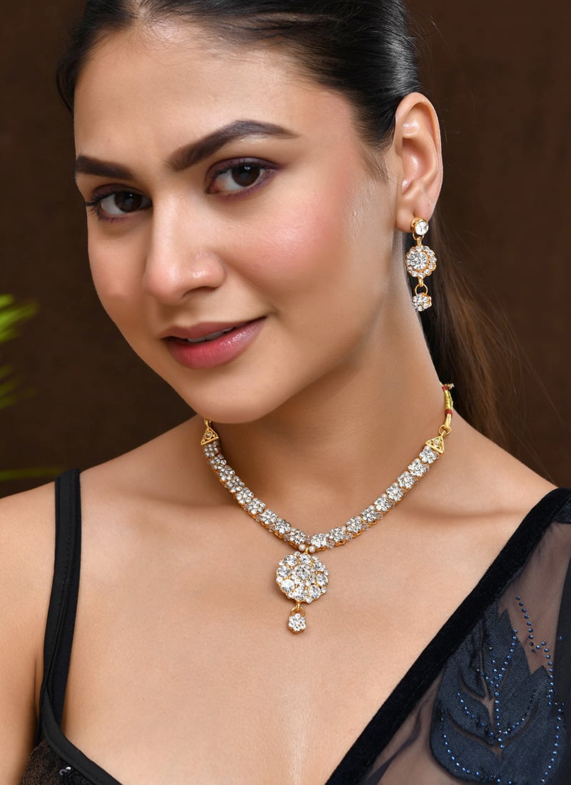 Gold Necklace With Stones And Kundan Wedding Wear