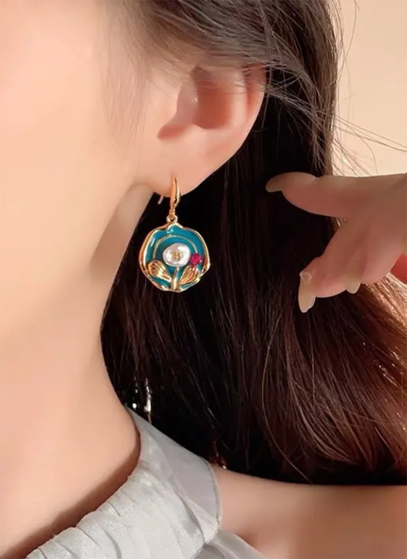 Golden Crystals Classy Drops After Six Wear