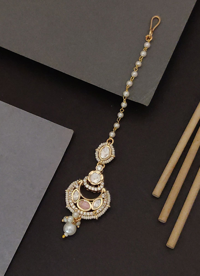 Golden Kundan And Beads Graceful Mangtikka  Festive Wear