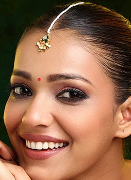 Golden Kundan And Beads Mangtikka