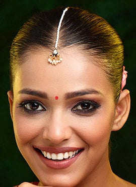 Golden Kundan And Beads Mangtikka