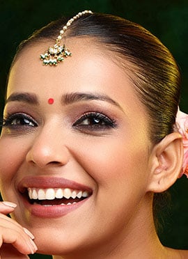 Golden Kundan And Beads Mangtikka