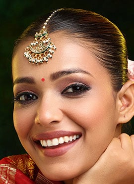 Golden Kundan And Beads Mangtikka