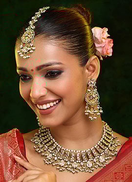 Golden Kundan And Beads Necklace