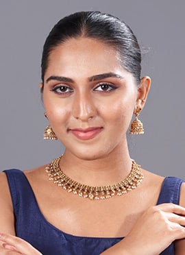 Golden Kundan And Beads Necklace