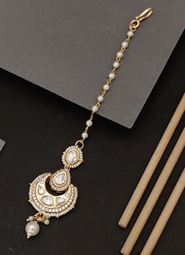 Golden Kundan And Beads Timeless Mangtikka