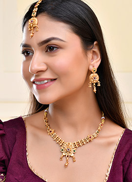 Golden Kundan And Stone Work Necklace