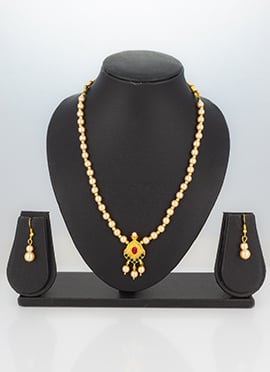 Golden Kundan Moti Necklace