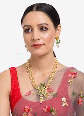 Golden Kundan With Beads And Moti Choker