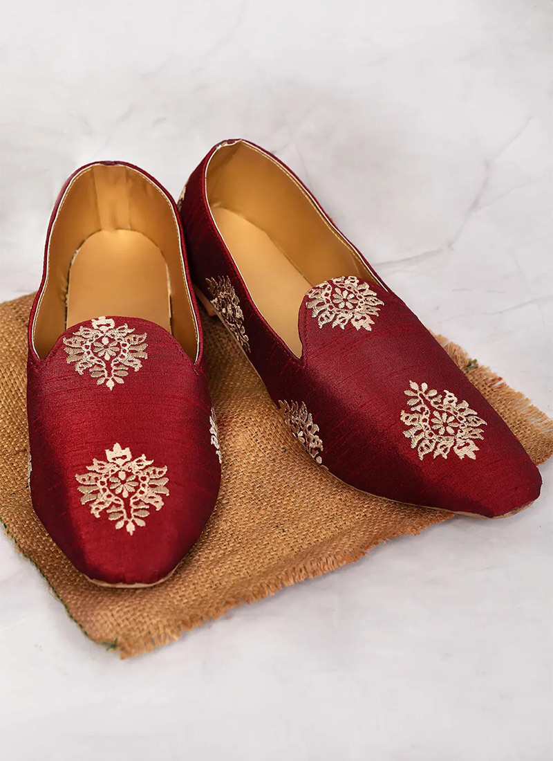 Graceful Red Dupion Silk Embroidered Mojri
