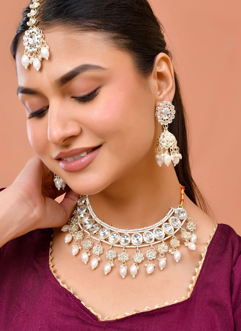 Graceful White Kundan Bead Moti Choker Wedding Wear