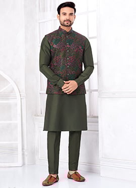 Green Banarasi Silk Embroidered Sequins Thread Bandi Set