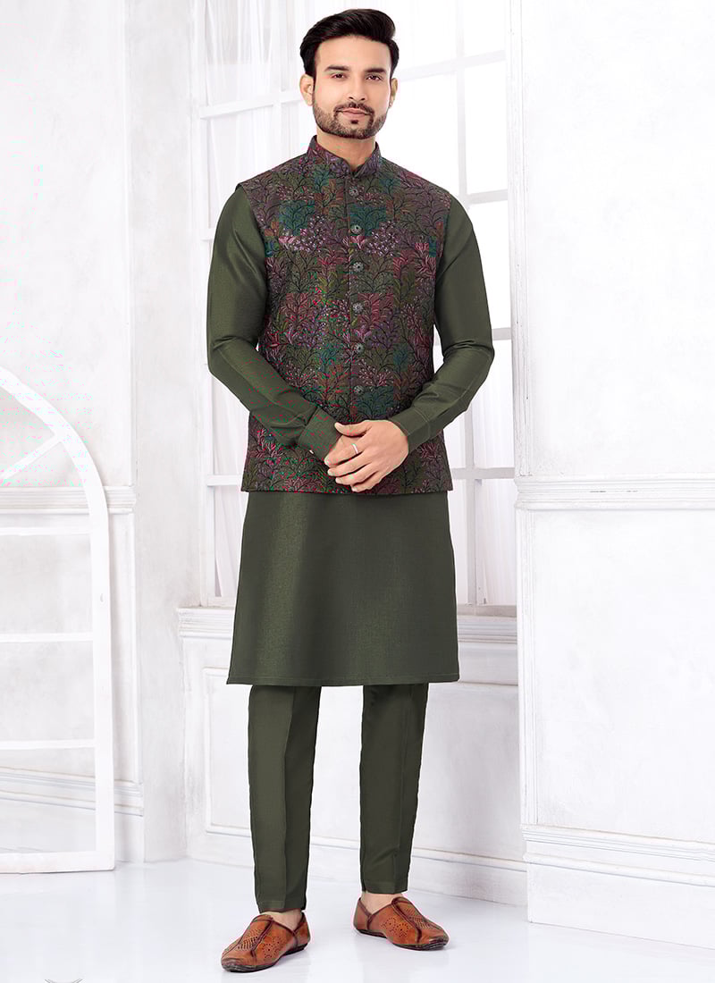 Green Banarasi Silk Embroidered Sequins Thread Bandi Set Festive Wear