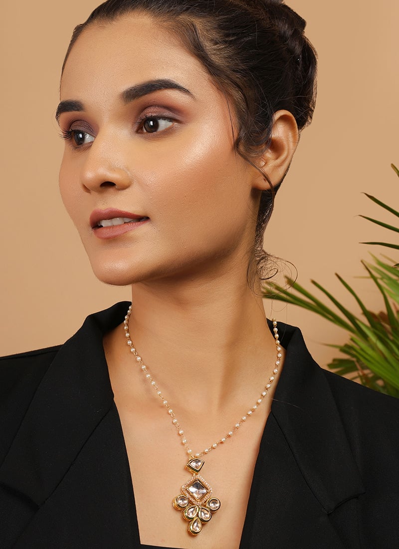 Green Brass Kundan Necklace With Beads Festive Wear