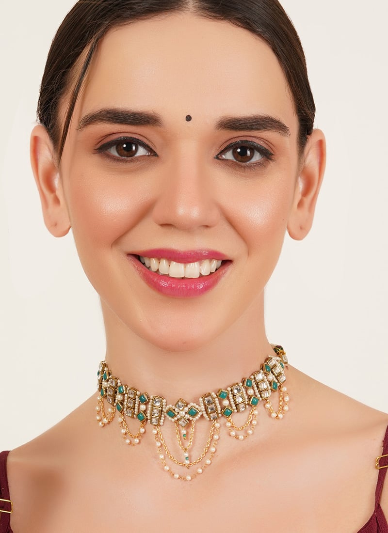 Green Kundan And Beads Adorned Choker Festive Wear