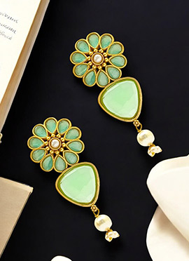 Green Kundan And Beads Adorned Danglers