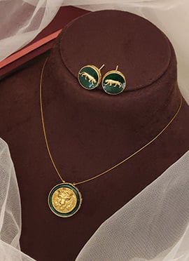 Green Panther Motif Gold Pendant Necklace Set