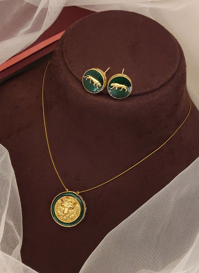 Green Panther Motif Gold Pendant Necklace Set After Six Wear