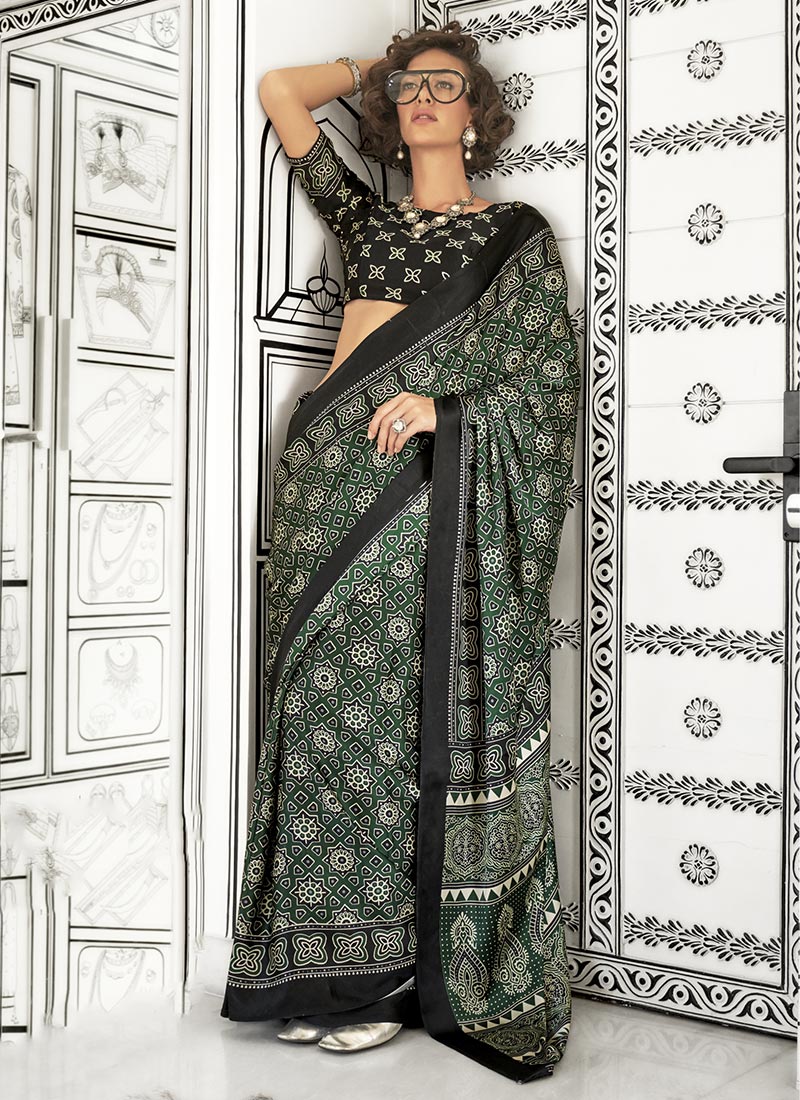 MASSTANI BY INDDUS Women Green Striped Saree