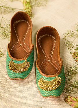 Green Zari With Ghungroo Juti