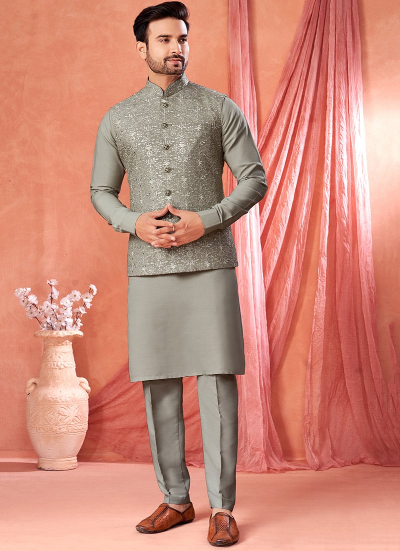 Grey Banarasi Silk Embroidered Sequins Thread Bandi Set Festive Wear