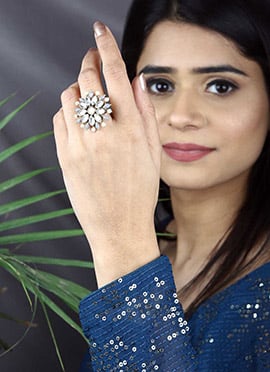 Grey Kundan And Moti Ring