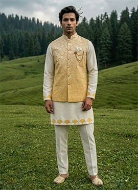 Ivory Silk Thread Embroidered Sequins Bandi Set