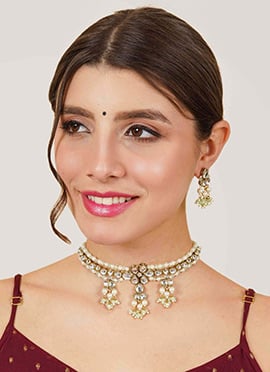 Light Green Kundan With Beads And Mothi Work Choker